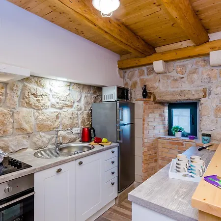 Luciana Villa Cavtat